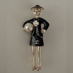 Vintage Brooch – Black Enamel & Faux Pearl – Repair Needed